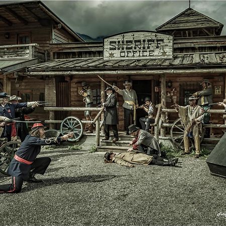 Chalet - Direkt Am 5 Sterne Campingplatz Aufenfeld Im Zillertal Mit Hallenbad Und Sauna Aschau Im Zillertal ภายนอก รูปภาพ
