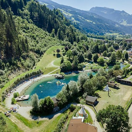 Chalet - Direkt Am 5 Sterne Campingplatz Aufenfeld Im Zillertal Mit Hallenbad Und Sauna Aschau Im Zillertal ภายนอก รูปภาพ